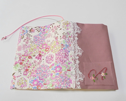 リバティ パッチワークストーリー 文庫本カバー 手刺繍イニシャルも