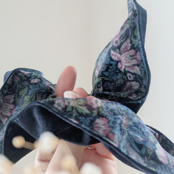 秋限定/リバーシブル/いちご泥棒オーガンジー×本革スエード　大人のためのスクエアシュシュ〜ネイビー〜ウィリアム・モリス　 8枚目の画像