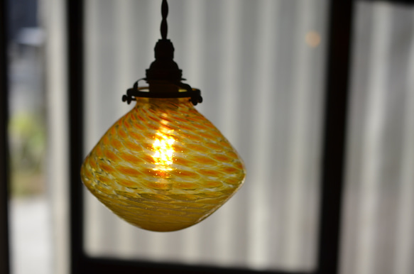 イエローオレンジのランプ 2枚目の画像