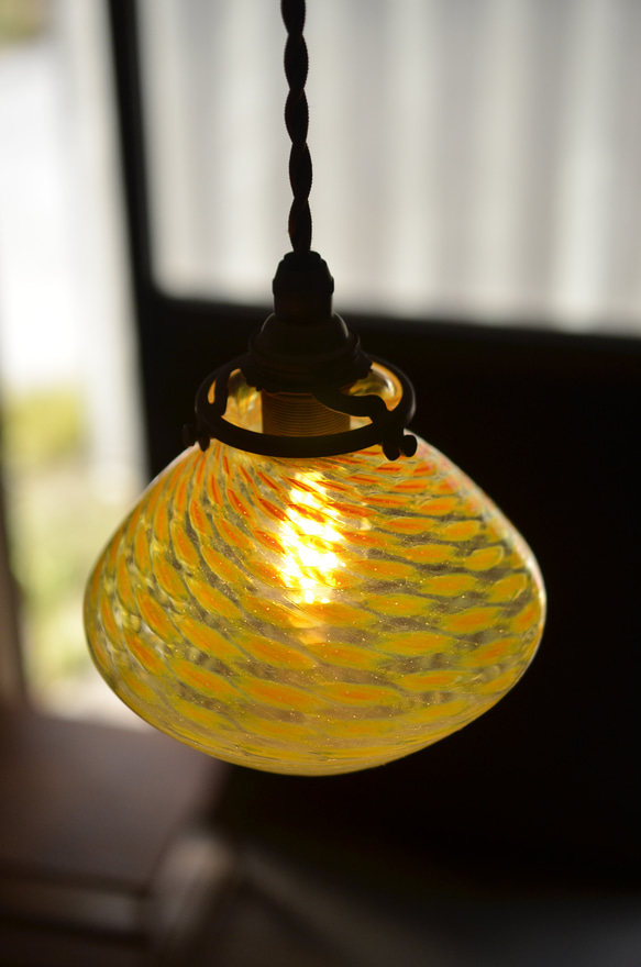 イエローオレンジのランプ 3枚目の画像