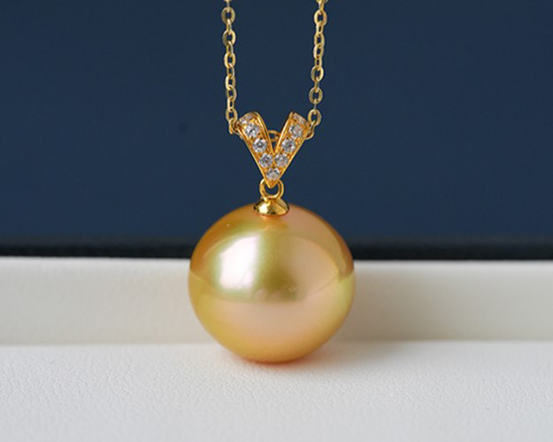 ルミナ 14-15mm 天然南洋ゴールドビーズペンダント、18Kゴールドネックレス。ラグジュアリーなデザイン、光沢のあるデザイナ