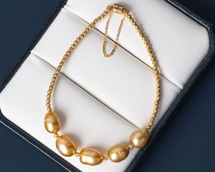 ルミナ 5～7mm 天然南洋ゴールドケシパールブレスレット。18Kゴールドマグネット留め。精巧な作りでエレガント、そして万能なブ