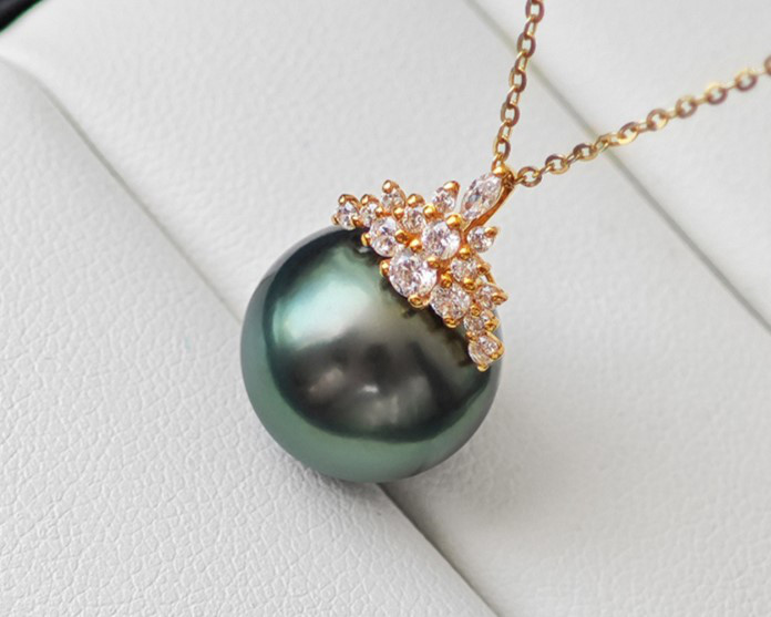 ルミナ18Kゴールド アイスクイーンネックレス（12-13mm）天然タヒチ黒蝶真珠ペンダント。輝き、スタイリッシュ、エレガント、