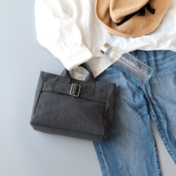 バックルミニトート＊コンパクトなサイズ感＊2way仕様（チャコール） 2枚目の画像