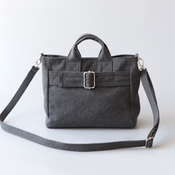 バックルミニトート＊コンパクトなサイズ感＊2way仕様（チャコール） 3枚目の画像