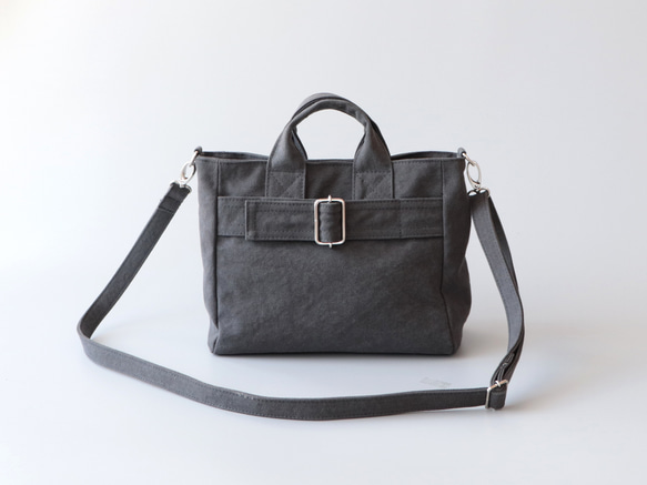 バックルミニトート＊コンパクトなサイズ感＊2way仕様（チャコール） 3枚目の画像