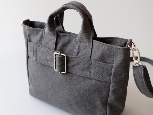 バックルミニトート＊コンパクトなサイズ感＊2way仕様（チャコール） 7枚目の画像