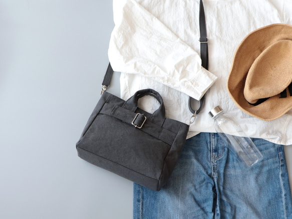 バックルミニトート＊コンパクトなサイズ感＊2way仕様（チャコール） 1枚目の画像
