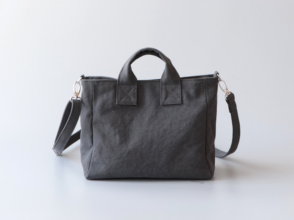 バックルミニトート＊コンパクトなサイズ感＊2way仕様（チャコール） 5枚目の画像