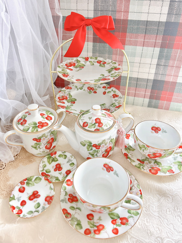 アフタヌーンティー・真っ赤な苺のティーセット 1枚目の画像