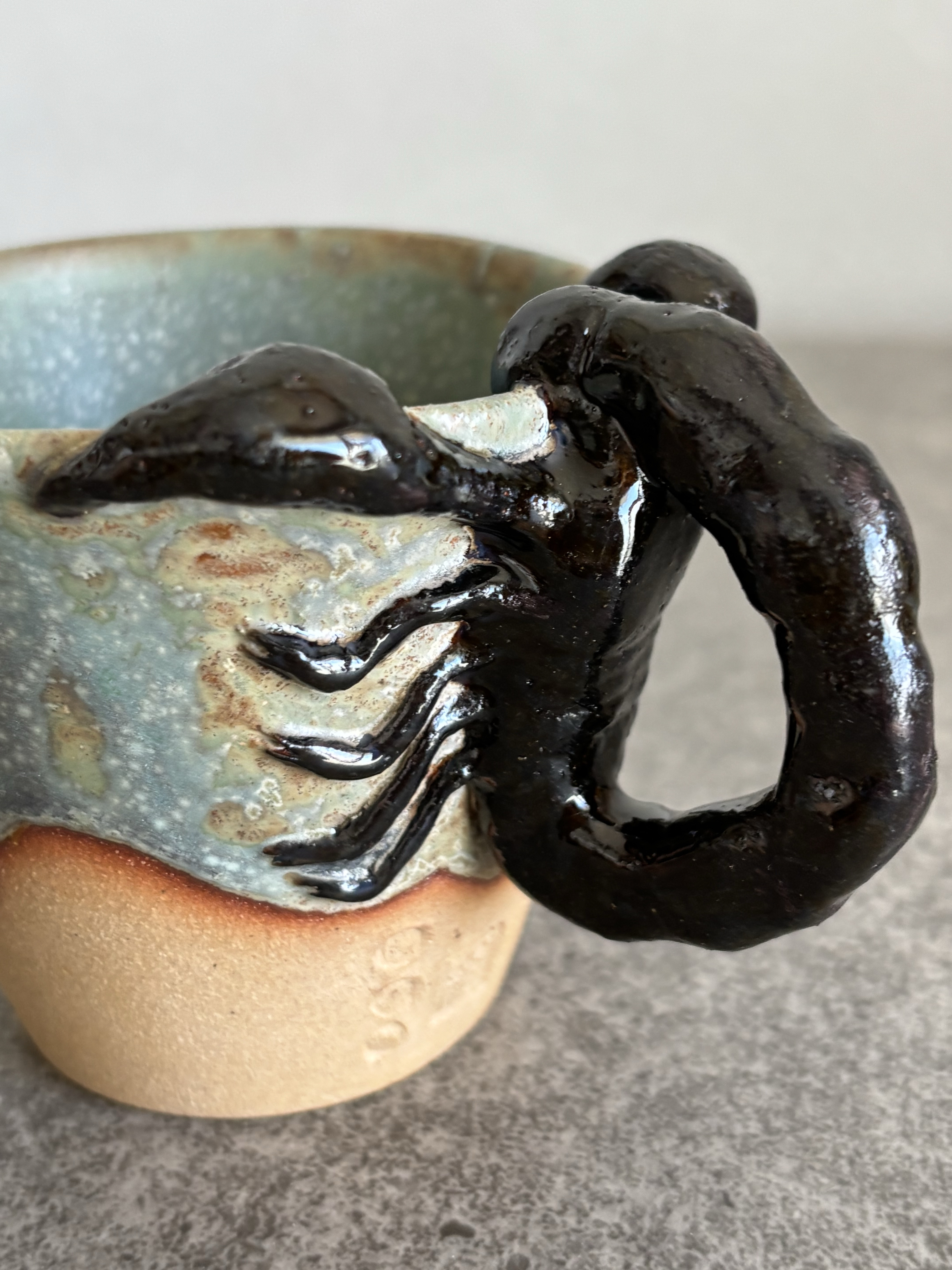 蠍　コーヒーカップ　ＳP-1  爬虫類シリーズ　　釉薬垂れ　エメラルドグリーン