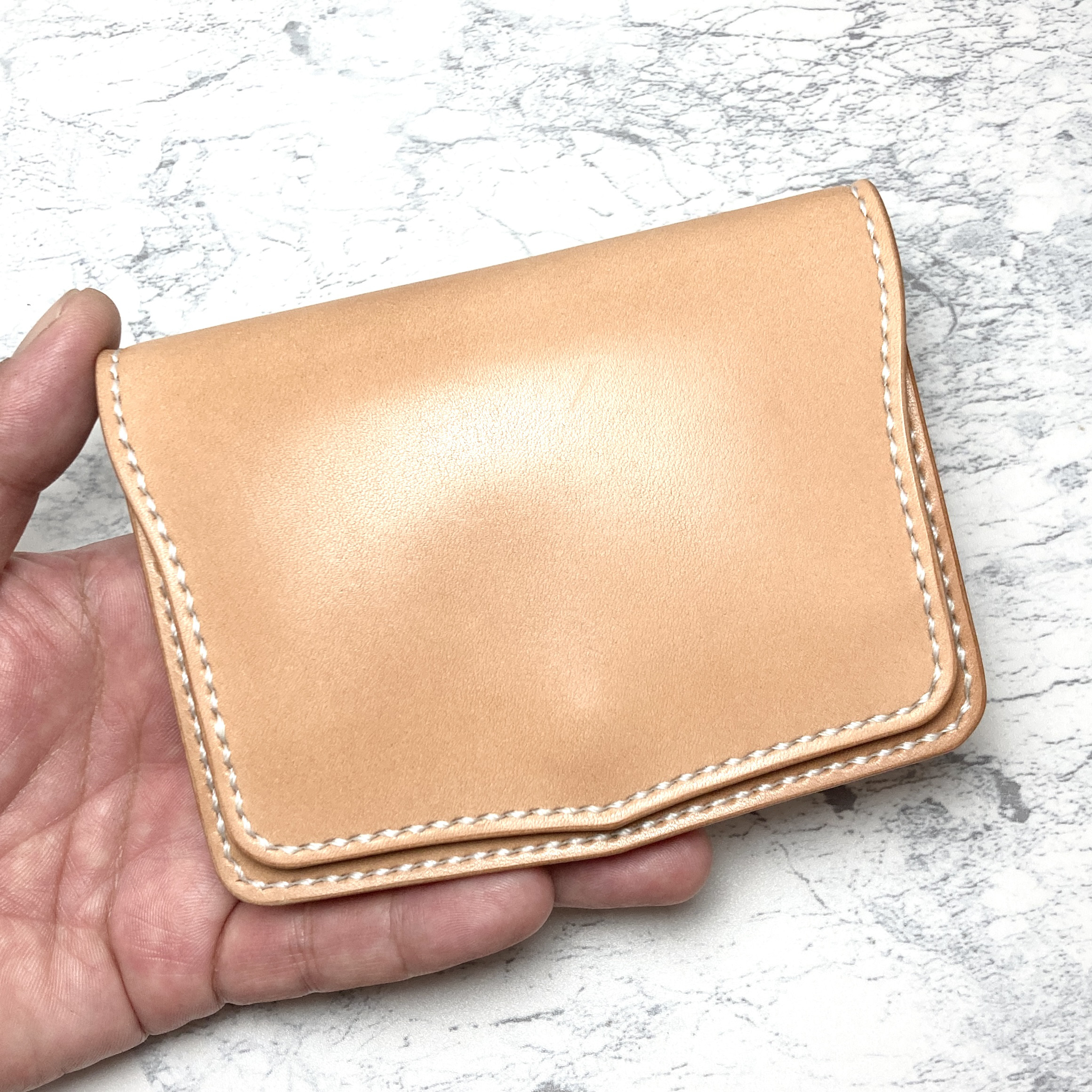 ワンアクションで完結。飴色に育てるコンパクト財布｜栃木レザー ナチュラル 本革 二つ折り財布 メンズ レディース