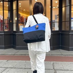 A4対応で通勤にも使いやすいシンプルトートバッグ　halb：ブルー×ブラック（コーデュラナイロン　撥水加工ナイロン素材） 3枚目の画像