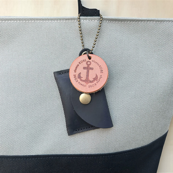 A4対応で通勤にも使いやすいシンプルトートバッグ　halb：グレー×ブラック（コーデュラナイロン　撥水加工ナイロン素材） 5枚目の画像