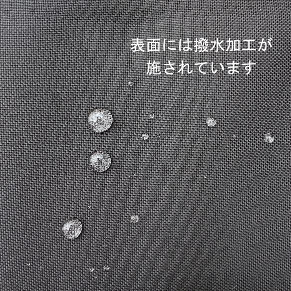 A4対応で通勤にも使いやすいシンプルトートバッグ　halb：グレー×ブラック（コーデュラナイロン　撥水加工ナイロン素材） 15枚目の画像