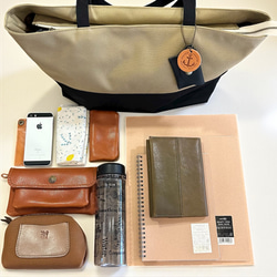 A4対応で通勤にも使いやすいシンプルトートバッグ　halb：グレー×ブラック（コーデュラナイロン　撥水加工ナイロン素材） 12枚目の画像