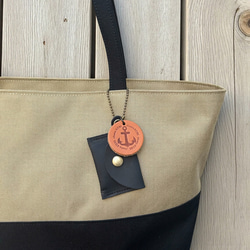 A4対応で通勤にも使いやすいシンプルトートバッグ　halb ベージュ×ブラック（コーデュラナイロン　撥水加工ナイロン） 5枚目の画像