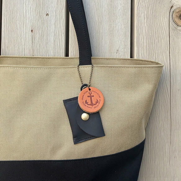 A4対応で通勤にも使いやすいシンプルトートバッグ　halb ベージュ×ブラック（コーデュラナイロン　撥水加工ナイロン） 5枚目の画像