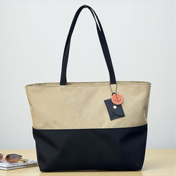 A4対応で通勤にも使いやすいシンプルトートバッグ　halb ベージュ×ブラック（コーデュラナイロン　撥水加工ナイロン） 4枚目の画像