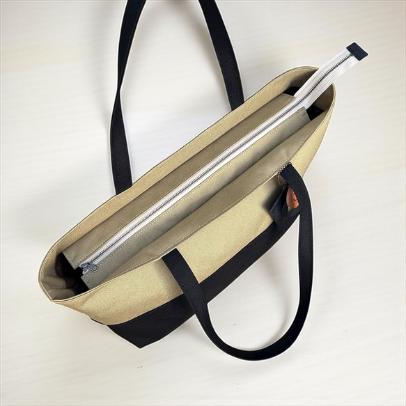 A4対応で通勤にも使いやすいシンプルトートバッグ　halb ベージュ×ブラック（コーデュラナイロン　撥水加工ナイロン） 7枚目の画像