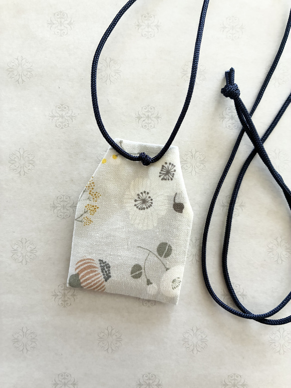 お守り袋　ミニサイズ　デコレクションズ　首かけタイプ♡ふんわり裏地付き　送料無料 2枚目の画像