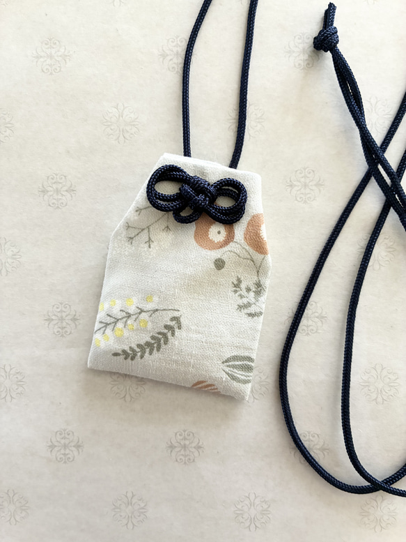 お守り袋　ミニサイズ　デコレクションズ　首かけタイプ♡ふんわり裏地付き　送料無料 1枚目の画像