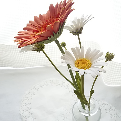 現品限り】❁濃いオレンジガーベラとマーガレットのクレイフラワー