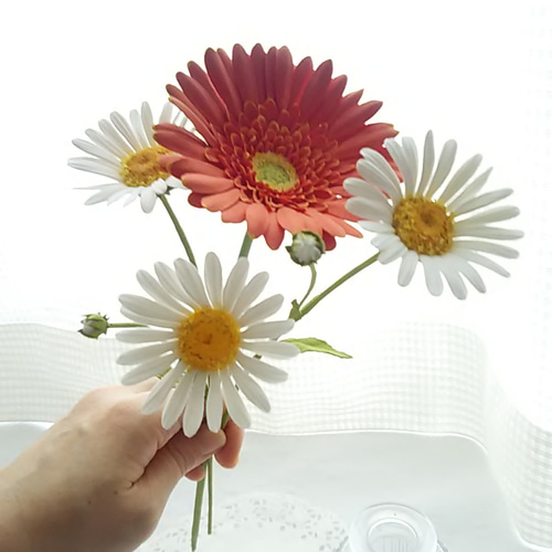 現品限り】❁濃いオレンジガーベラとマーガレットのクレイフラワー