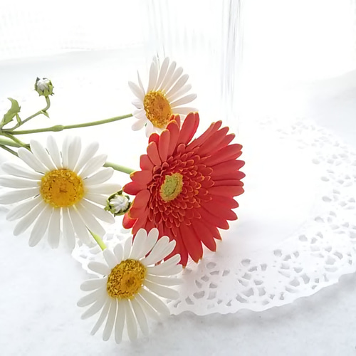 現品限り】❁濃いオレンジガーベラとマーガレットのクレイフラワー