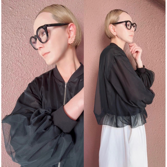 這款輕盈蓬鬆的透明拉鍊外套，擁有寬鬆的袖子和精緻的立體剪裁。尺寸完美，展現優雅氣質。輕盈透氣，不易起皺。適合所有季節穿著。 第1張的照片