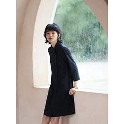 上品なネイビーが肌を明るく見せる、斜めに流れるフロントが印象的なシャツワンピース。#776 2枚目の画像