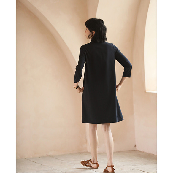 上品なネイビーが肌を明るく見せる、斜めに流れるフロントが印象的なシャツワンピース。#776 20枚目の画像