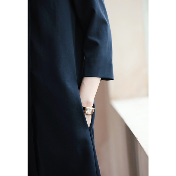 上品なネイビーが肌を明るく見せる、斜めに流れるフロントが印象的なシャツワンピース。#776 3枚目の画像