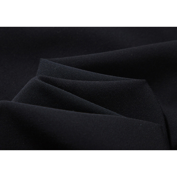 上品なネイビーが肌を明るく見せる、斜めに流れるフロントが印象的なシャツワンピース。#776 6枚目の画像