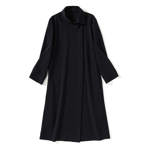 上品なネイビーが肌を明るく見せる、斜めに流れるフロントが印象的なシャツワンピース。#776 4枚目の画像