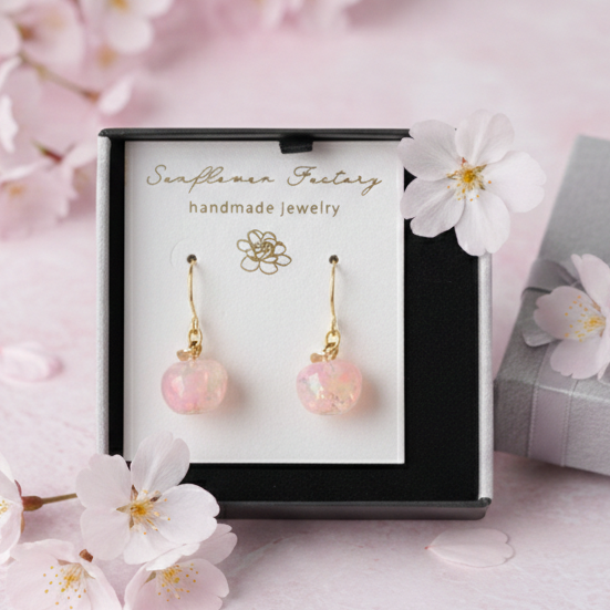 【Jewel Apple】ピンクプレシャスオパールのお守りりんご」ピアス・イヤリング　金属アレルギー対応　10月誕生石