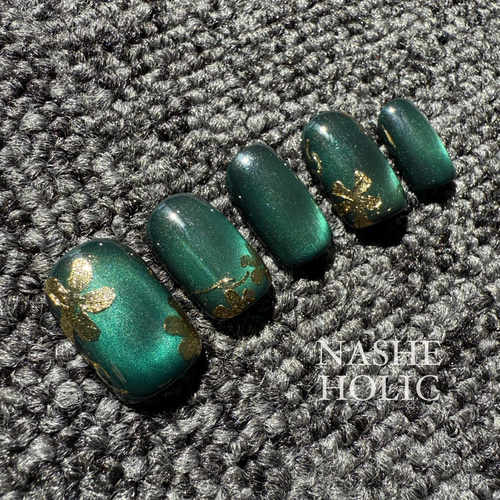 金刺繍のエメラルドネイル 〜ロングもショートも〜 ワンホン ビー玉