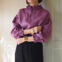 　【予約販売】ローズピンク　フリルハイネックブラウス 1枚目の画像