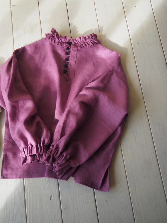 　【予約販売】ローズピンク　フリルハイネックブラウス 2枚目の画像