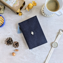 ✦小さなしあわせ✦ちょこっと手編みモチーフ×リネンのブックカバー　文庫本サイズ  no.4 5枚目の画像