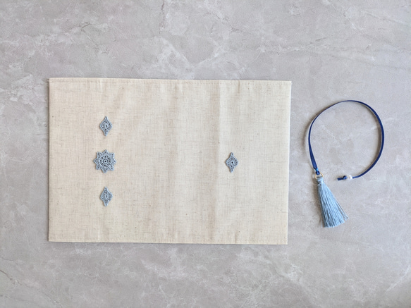 ✦小さなしあわせ✦ちょこっと手編みモチーフ×リネンのブックカバー　文庫本サイズ　no.3 8枚目の画像