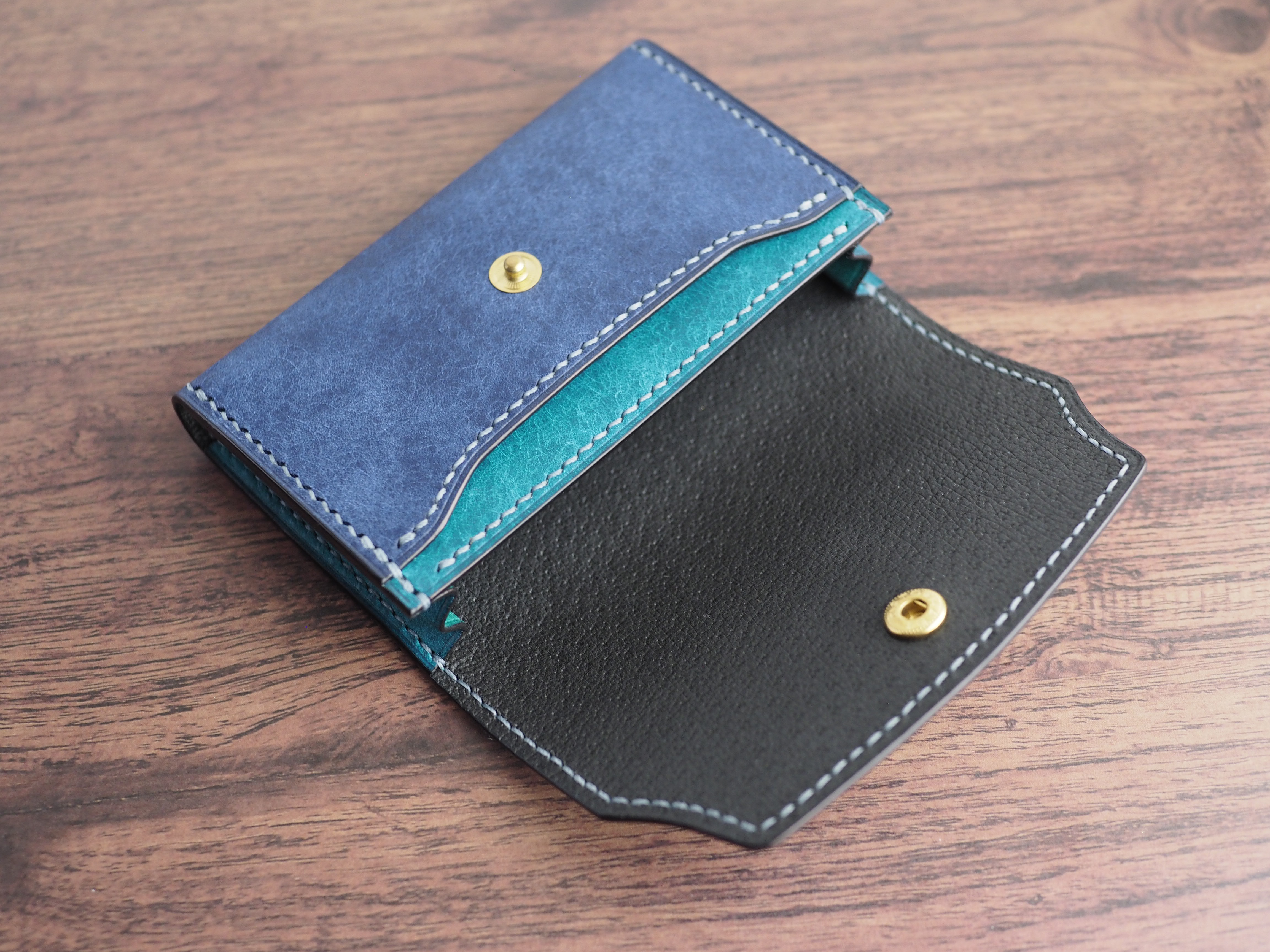 【手縫い/くるみボタン】マルゴー革 カードケース（名刺・コイン対応）コバルト×トルケーゼ(ターコイズ)