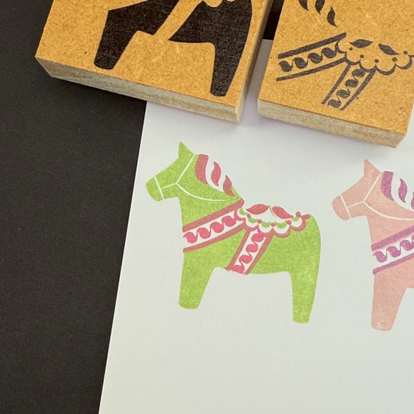 重ね捺しダーラナホース 2枚目の画像