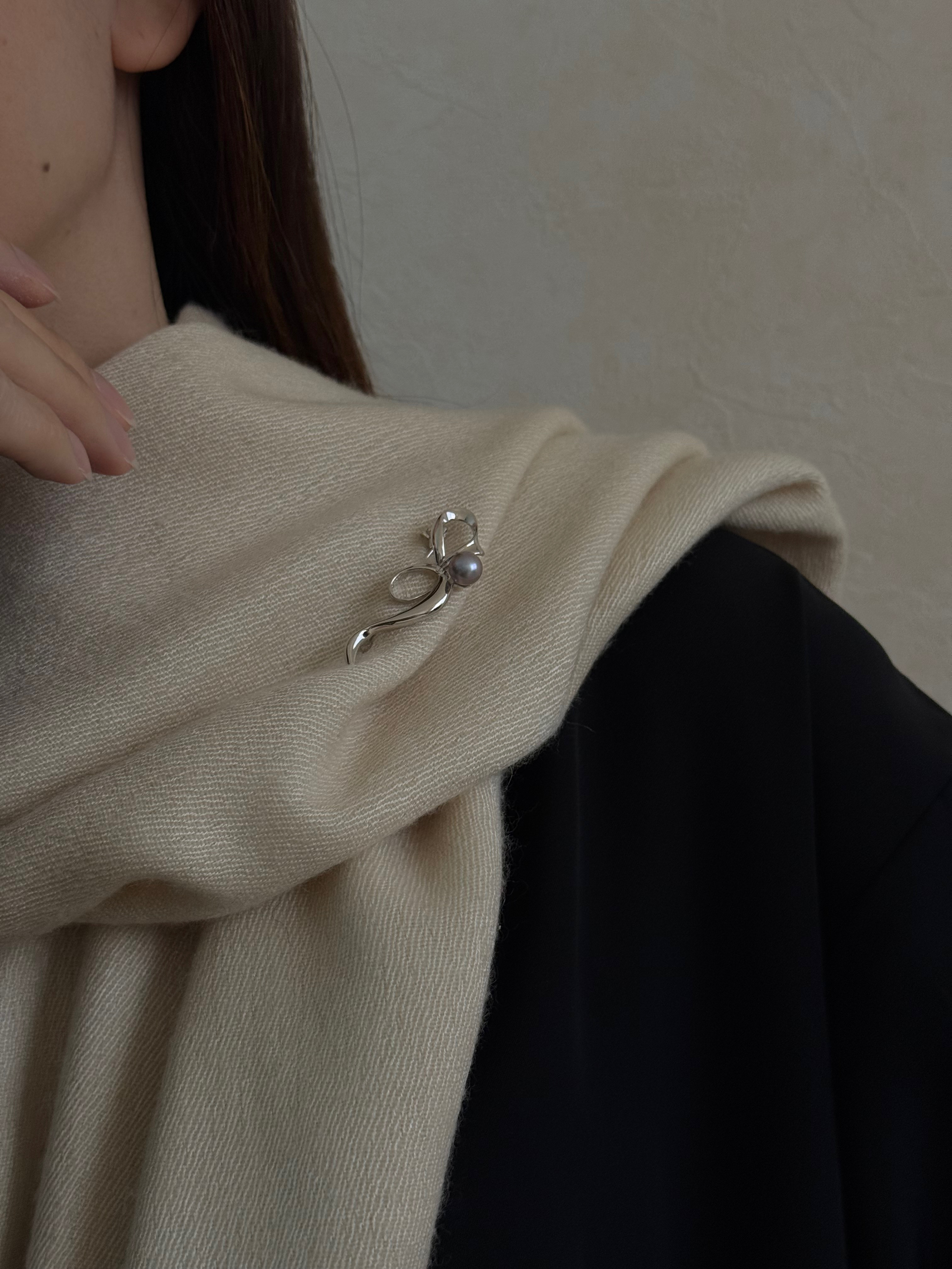 【ブローチ】流れる リボン パール ブローチ/淡水パール 大人フォーマル2026 ひとめぼれ新作2026 春