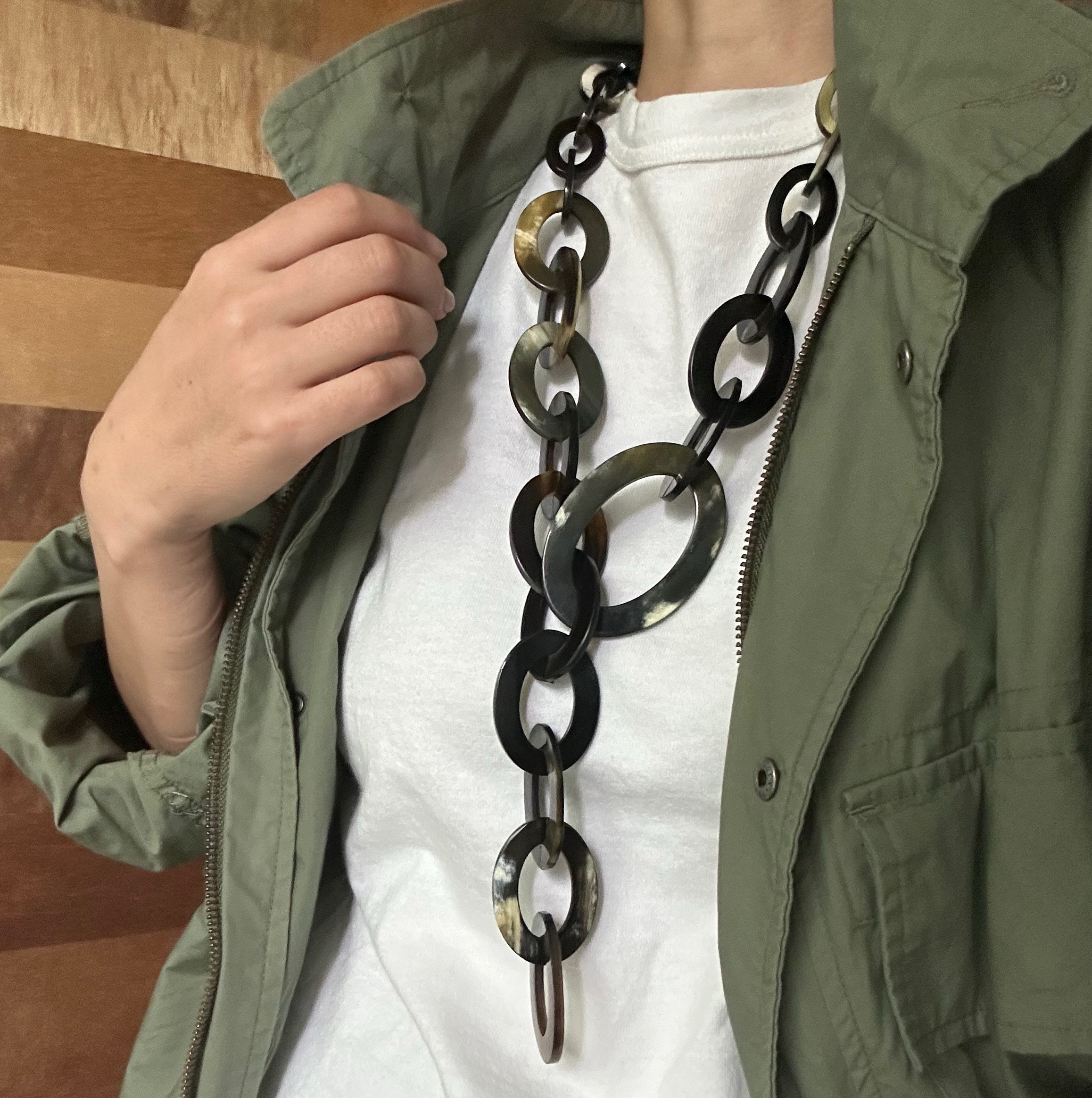 Ｙ型　ブラック系バッファローホーンネックレス　水牛　天然素材　オリジナル　軽量