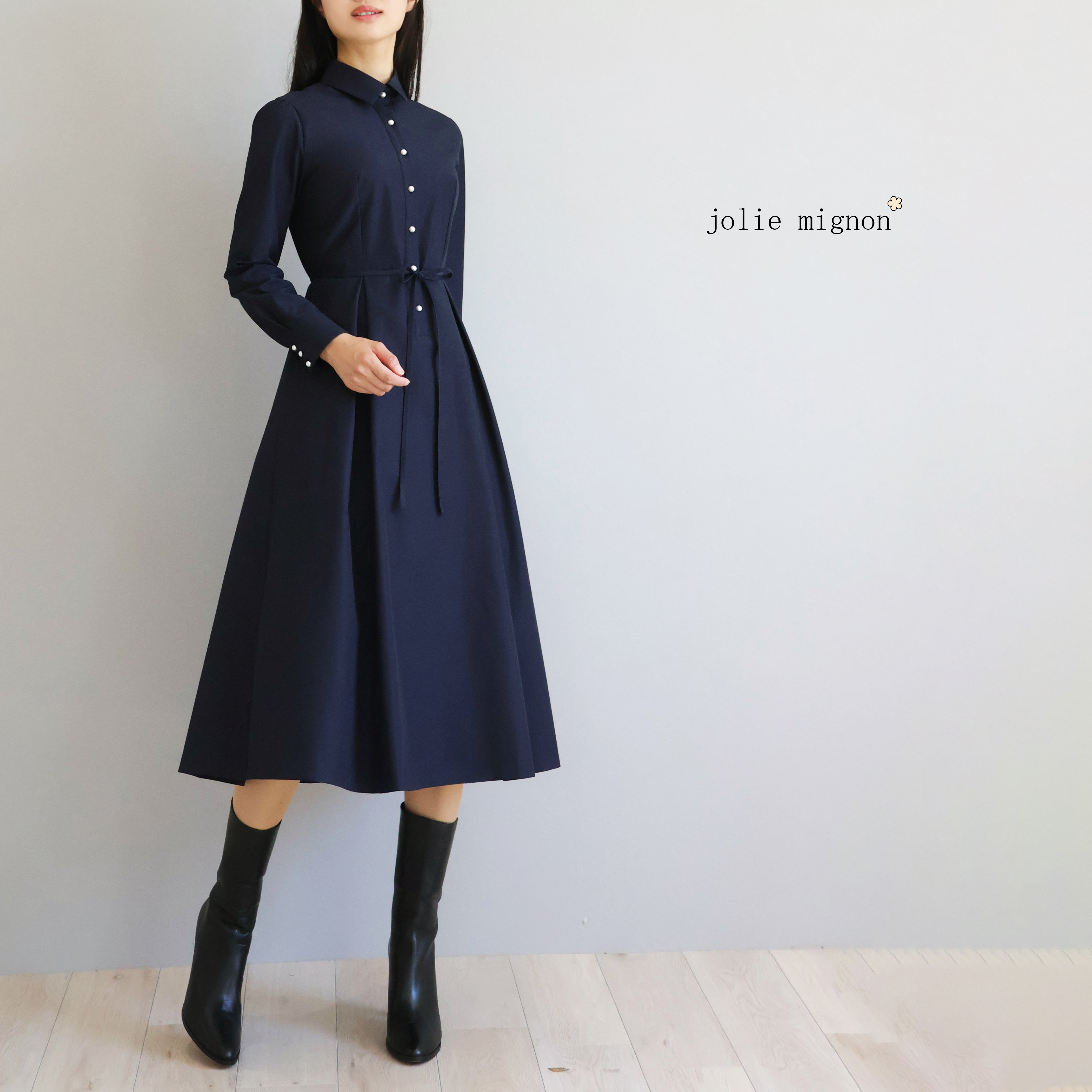【ウエストリボンでスタイルアップ◎】リボンベルト付き パールボタンシャツカラーワンピース【ネイビー】