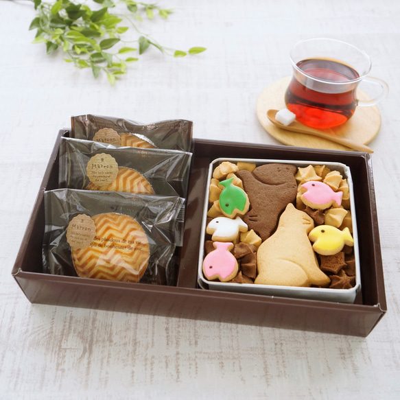 期間限定「栗のガレット」と人気の「おすわりネコ缶」のセットです。 8枚目の画像