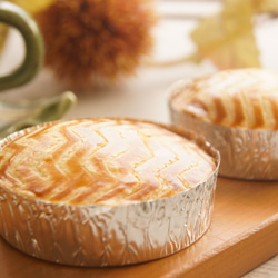 期間限定「栗のガレット」と人気の「おすわりネコ缶」のセットです。 6枚目の画像