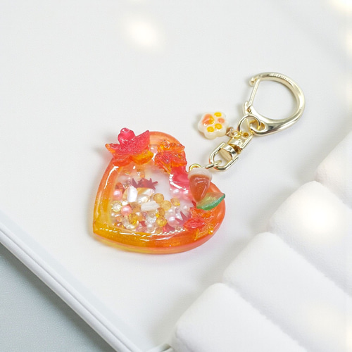 小さめサイズ*秋の紅葉ハート型シャカシャカシェイカー//キーホルダー