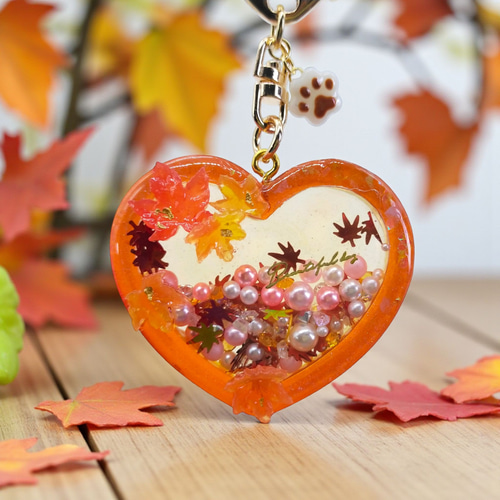 大きめサイズ*秋の紅葉ハート型シャカシャカシェイカー//キーホルダー